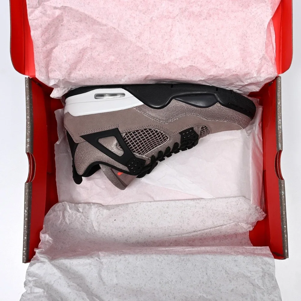 New DS Nike Air Jordan 4 Taupe Haze 2021 Size 9.5 Rare Retro‎ Authentic Brown OG
